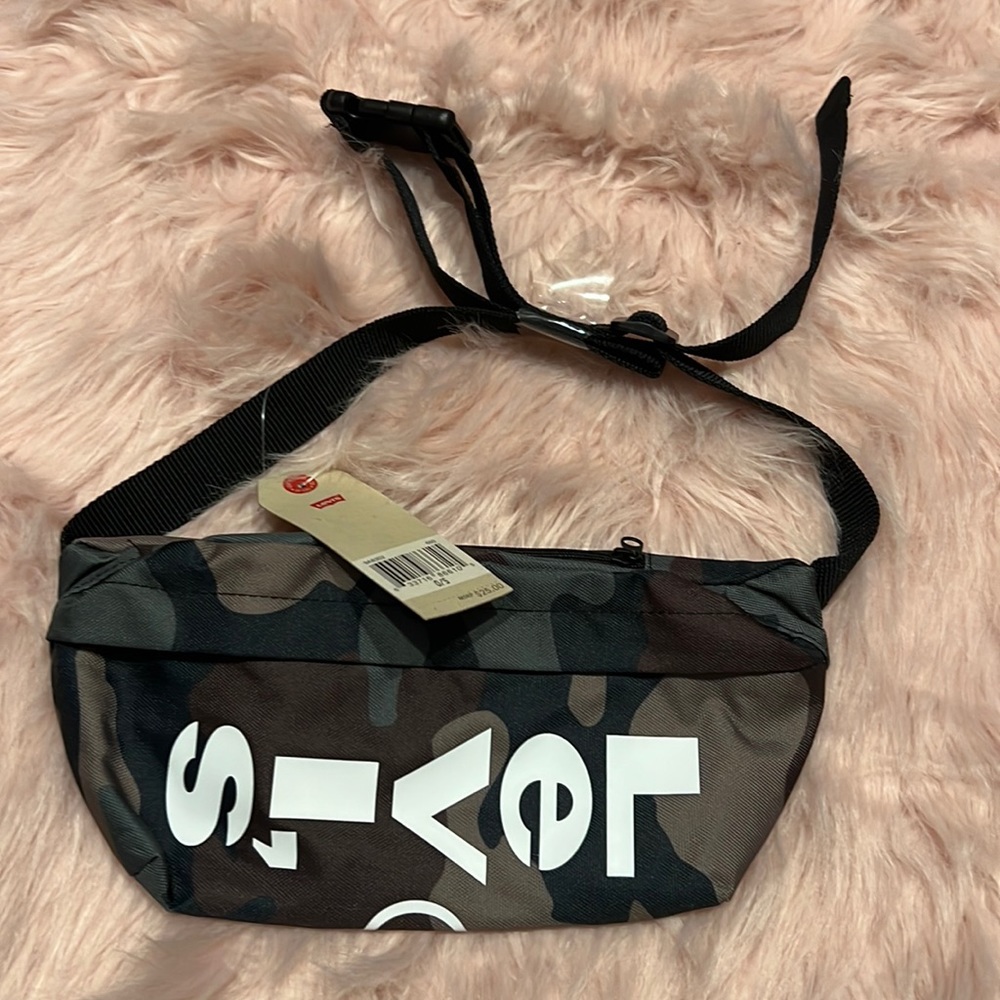Levi Camo print belt bag